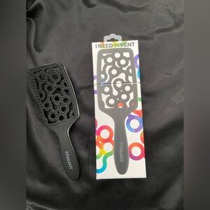 FRAMAR Black Professional Wet Vented Hair Brush